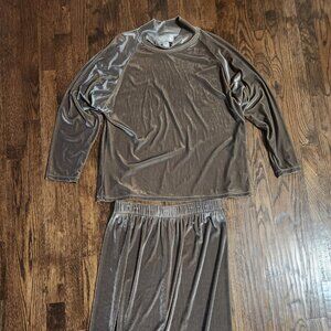 Lucia Lukken VTG 2-piece velvet shimmer Mock Neck & Skirt Set Dusty olive medium